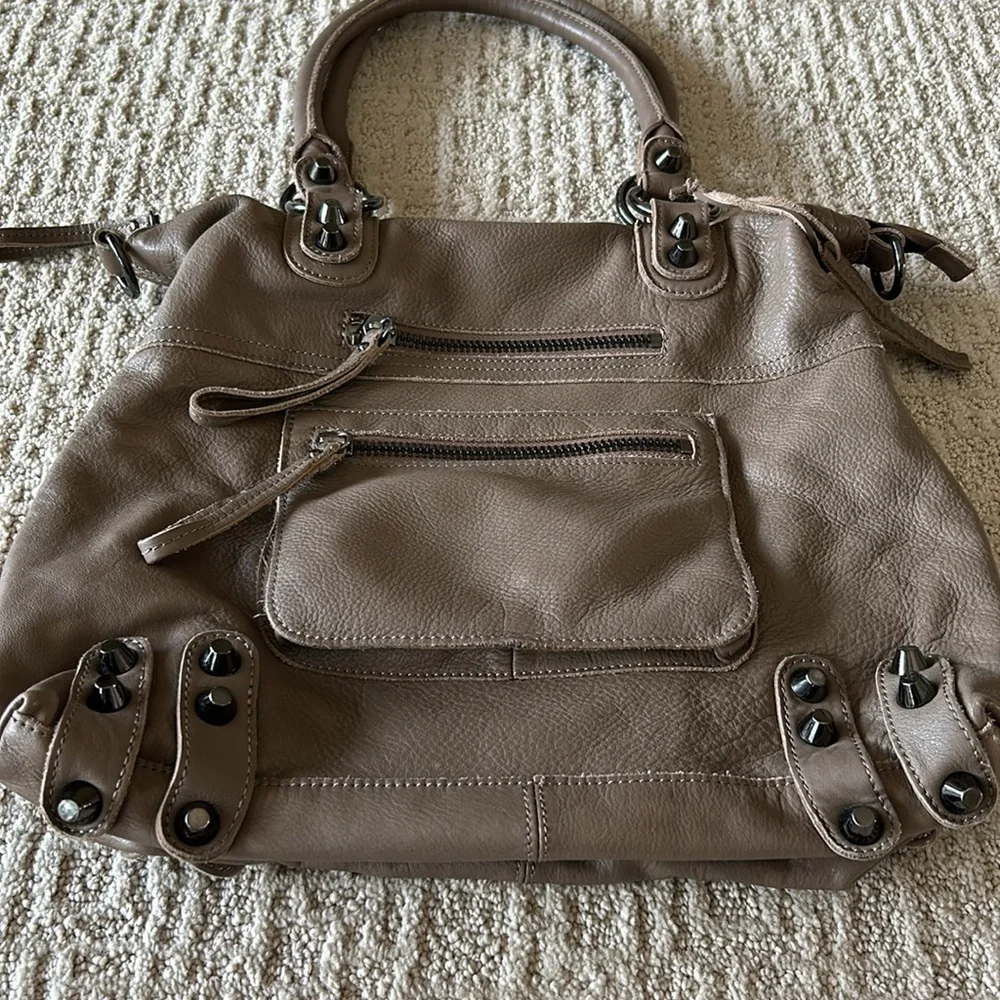 EUC Linea Pelle soft leather studded shoulder bag - Picture 2 of 9